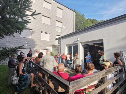 Kurze Buchpräsentation auf der Terrasse