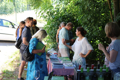 Bücher-Verkaufstisch